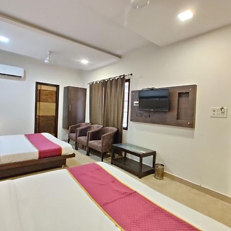 Hotel The Grandpark Amritsar Bagian luar foto