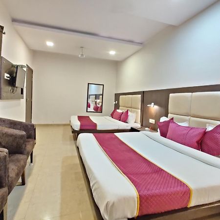 Hotel The Grandpark Amritsar Bagian luar foto
