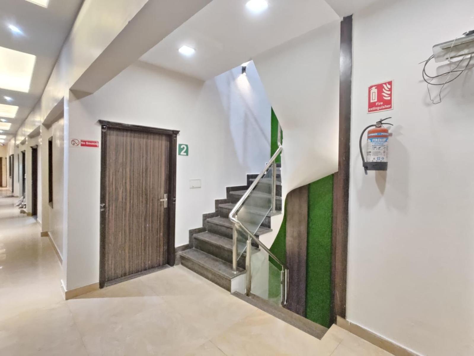 Hotel The Grandpark Amritsar Bagian luar foto