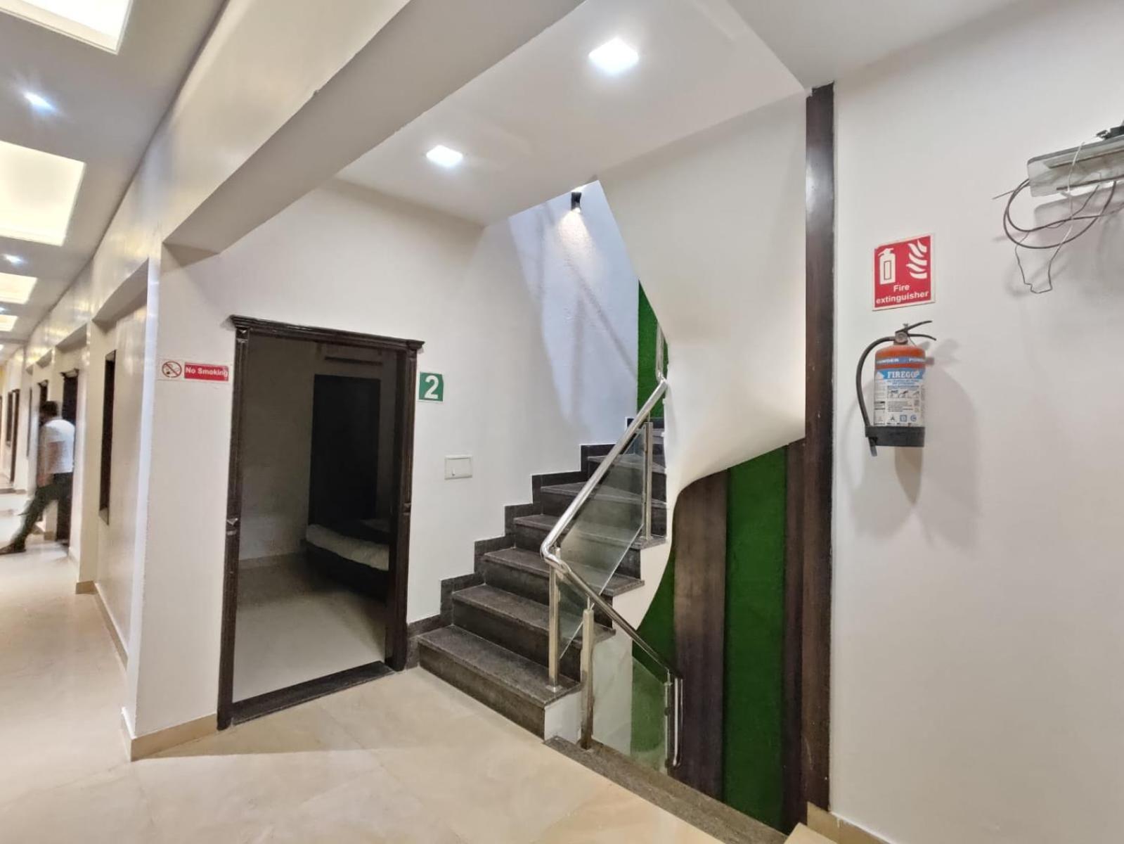 Hotel The Grandpark Amritsar Bagian luar foto