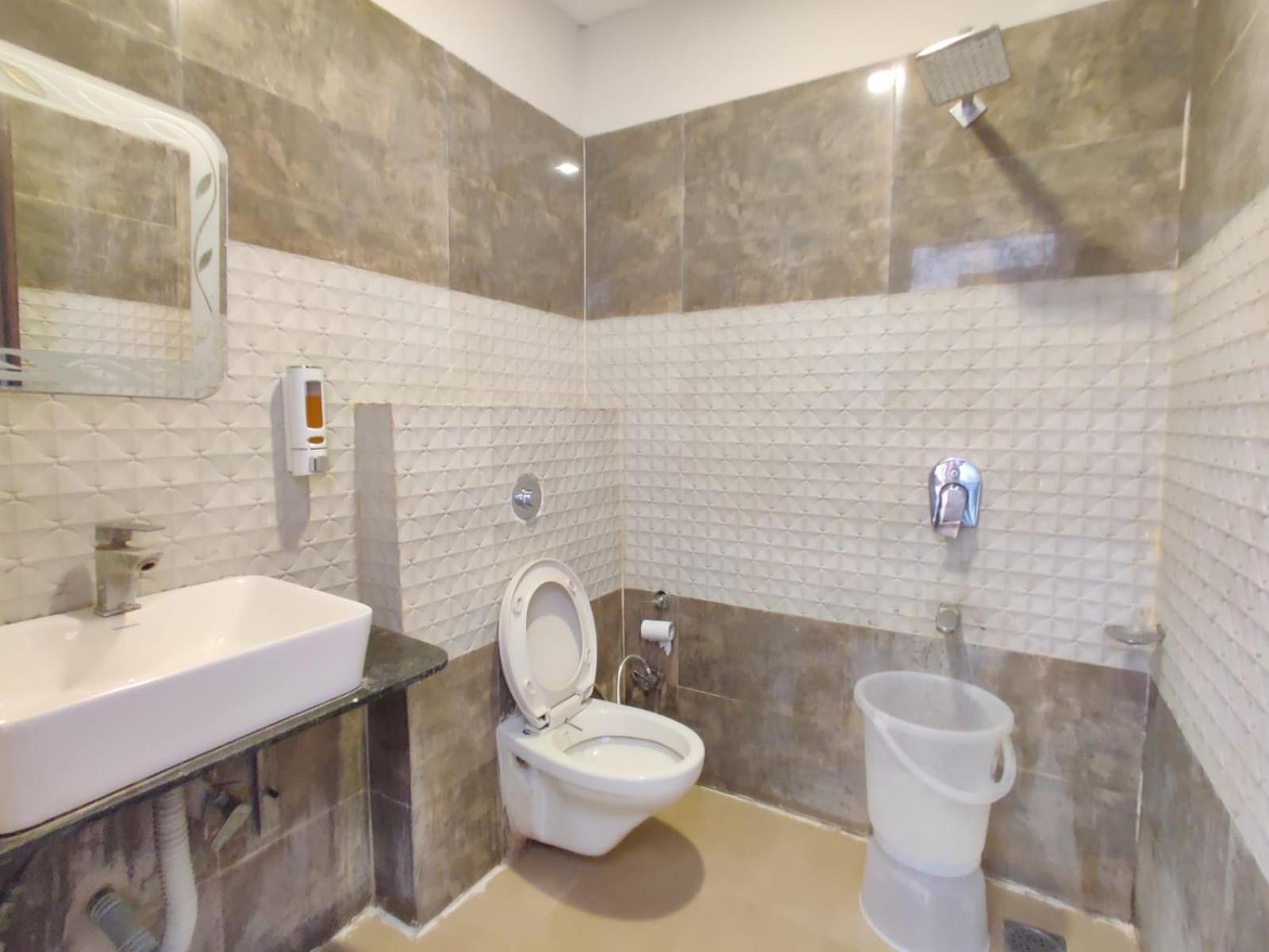 Hotel The Grandpark Amritsar Bagian luar foto