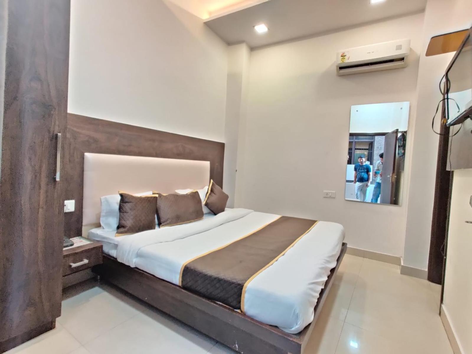 Hotel The Grandpark Amritsar Bagian luar foto