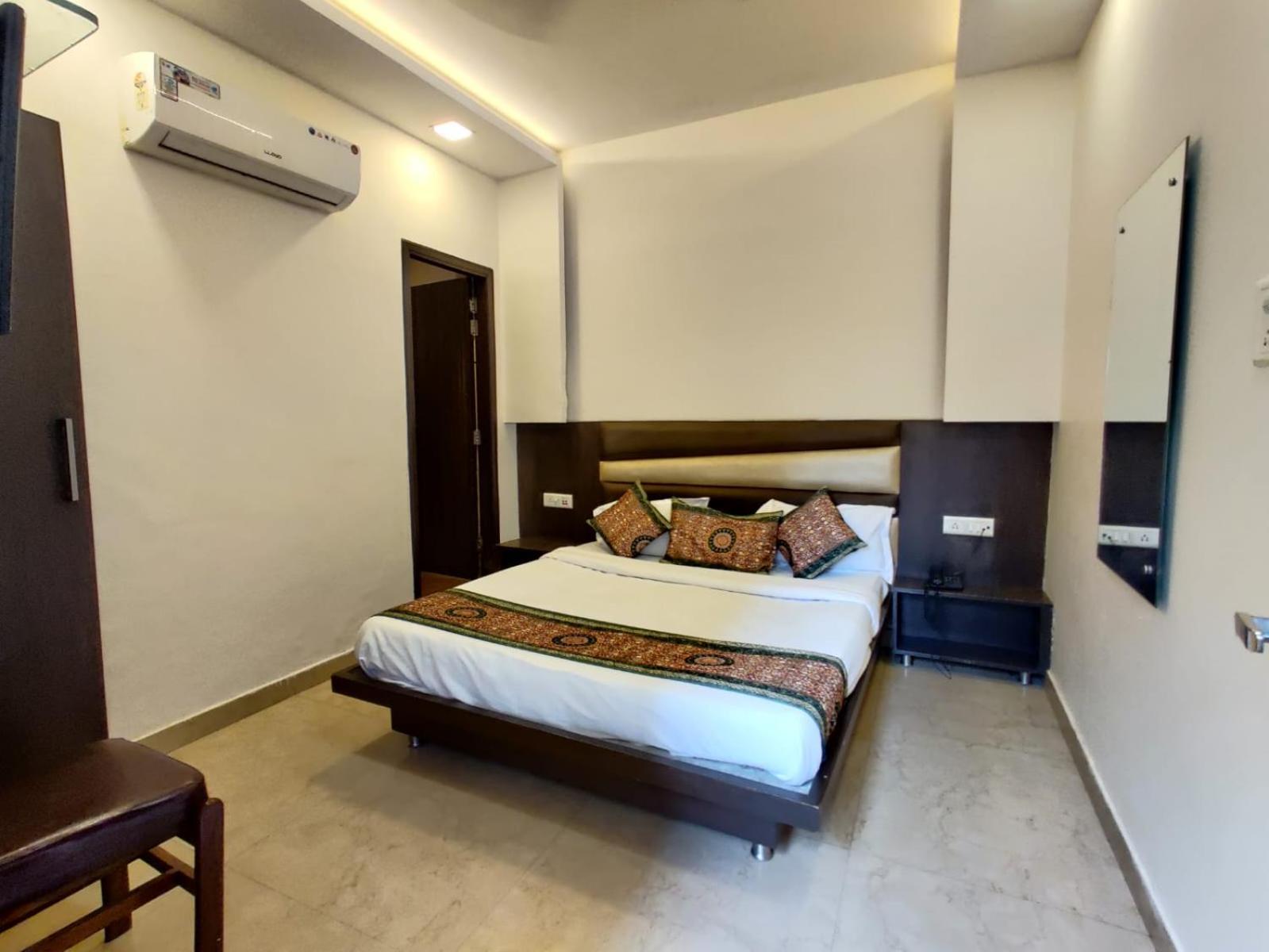 Hotel The Grandpark Amritsar Bagian luar foto