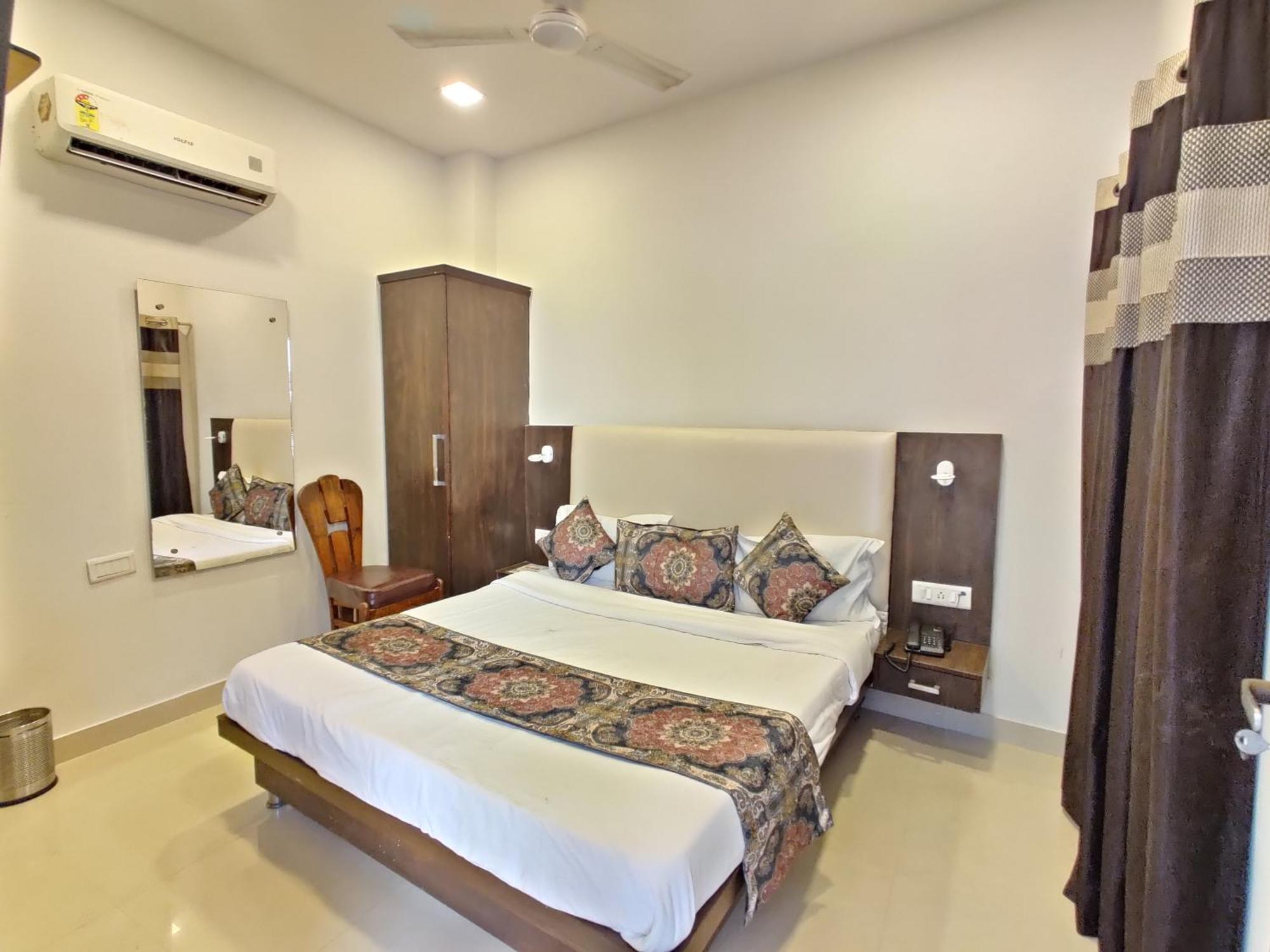 Hotel The Grandpark Amritsar Bagian luar foto